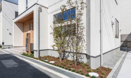 美しい街並みを演出する外構の施しの写真